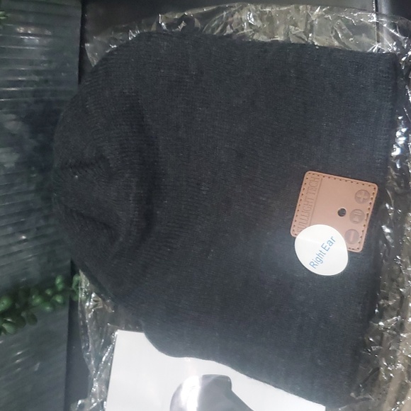 Fulllight Tech Bluetooth Beanie - Picture 1 of 8